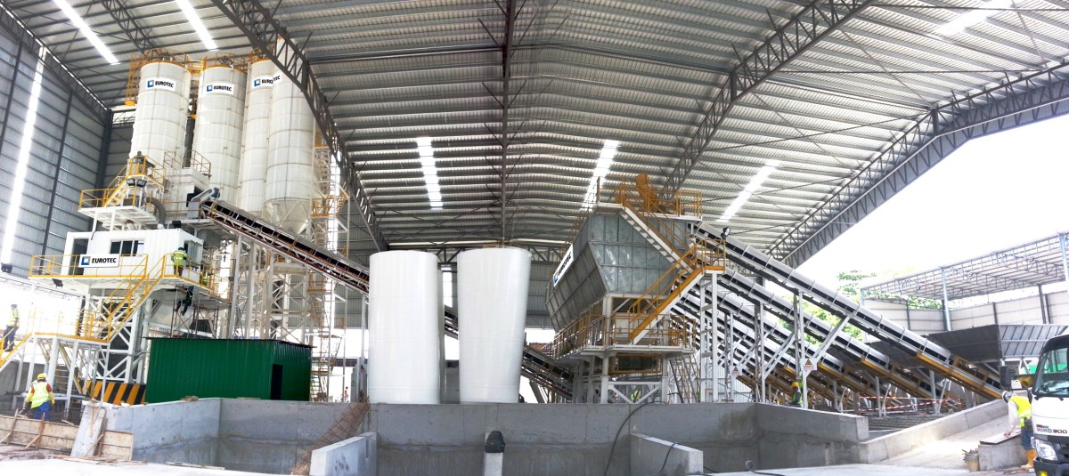 /storage/2021/11/eurotec-concrete-batching-plant-sets-the-standard-for-dust-free-operation-in-malaysia_6194e49d4b8d8.jpg