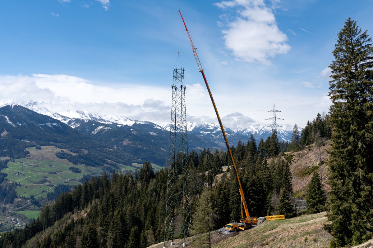 /storage/2021/11/ltm-1160-52-working-on-important-power-line-on-the-edge-of-the-austrian-alps_61926f4a5825c.jpg
