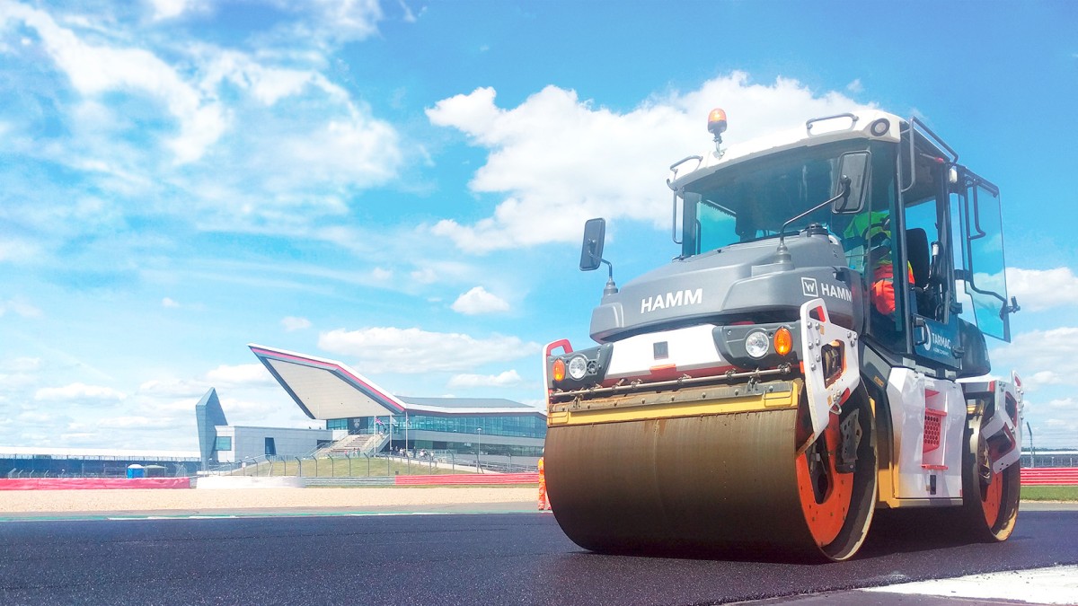 /storage/2021/11/wirtgen-group-makes-the-difference-on-the-silverstone-circuit_619272d4c6001.jpg