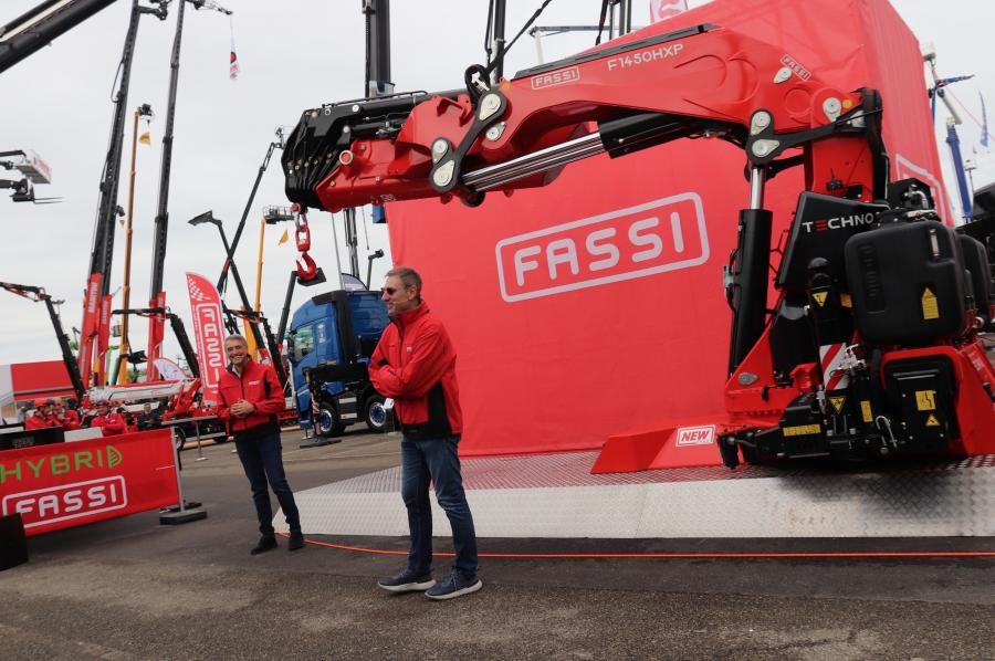 With the Fassi SHT (Smart Hybrid Technology) system  the crane becomes electric