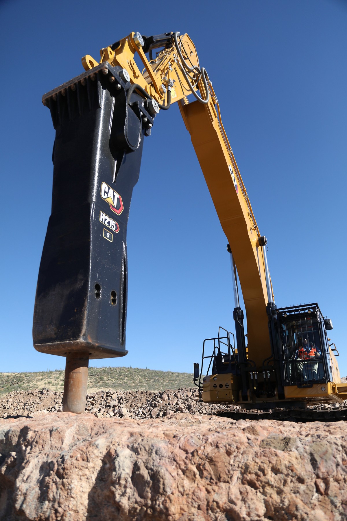 /storage/2022/01/caterpillar-introduces-two-new-cat-performance-series-hammers_61d01dac41e91.jpg