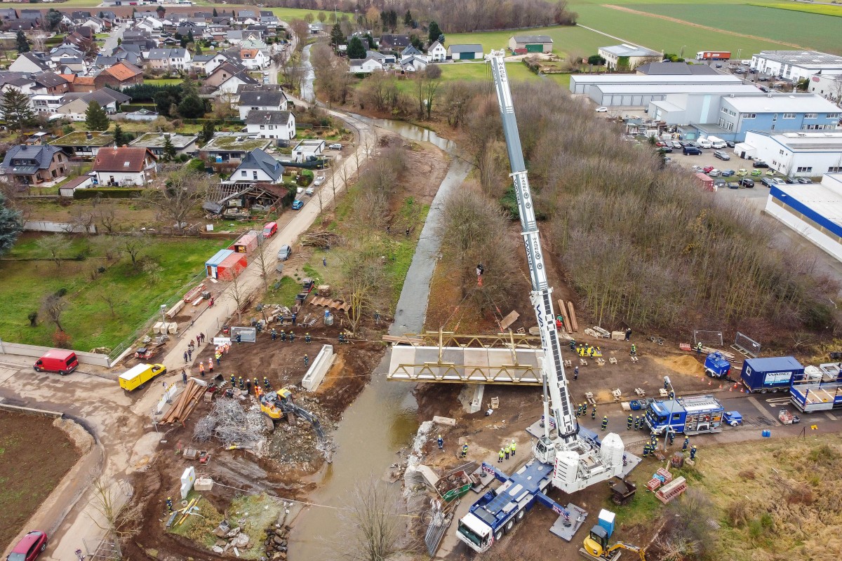 Liebherr LTM 1650-8.1 installs bridge in area struck by disaster