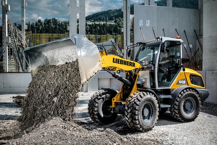 Liebherr presents new compact loader series with the new L 504 compact model