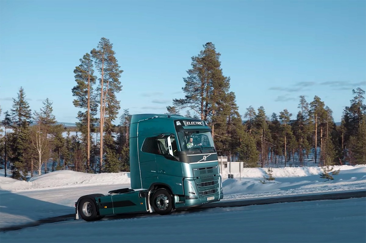 La funzionalità "Active Grip Control" di Volvo Trucks