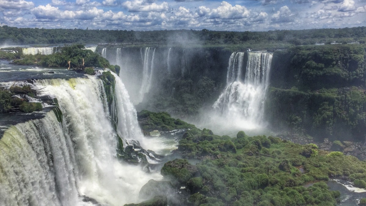 /storage/2022/03/brazilian-contractors-first-ever-lintec-asphalt-plant-helps-local-tourists-go-chasing-waterfalls_623f0c522a047.jpeg