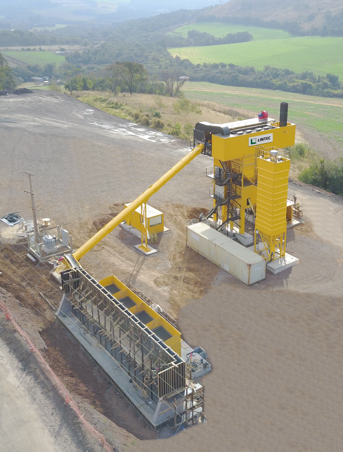 /storage/2022/03/brazilian-contractors-first-ever-lintec-asphalt-plant-helps-local-tourists-go-chasing-waterfalls_623f0c528e4cf.png