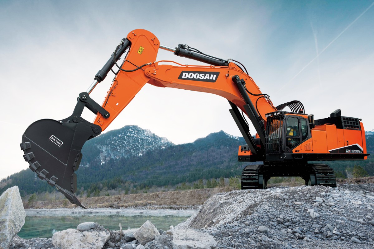 Doosan lancia il nuovo escavatore cingolato DX1000LC-7