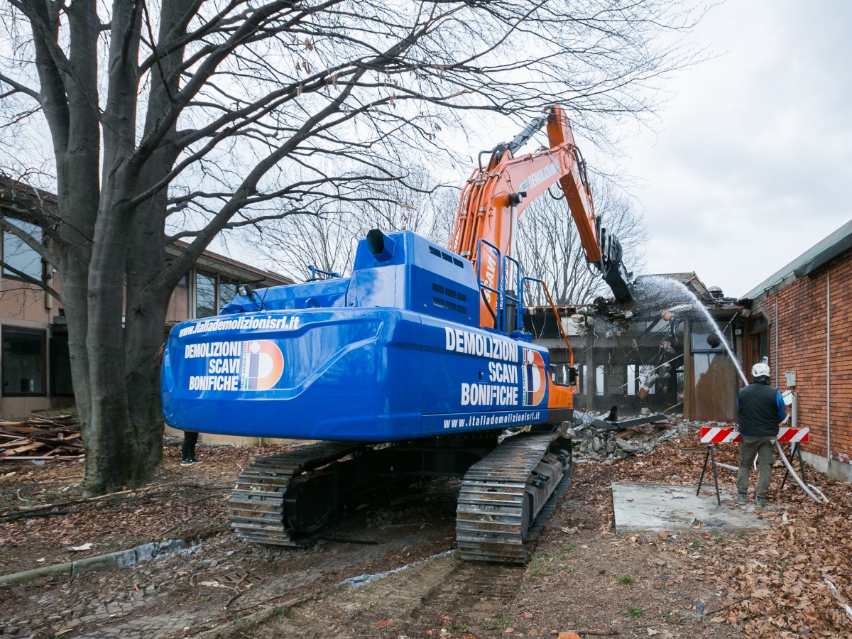 Italia Demolizioni sceglie l'escavatore Doosan DX380LC-7