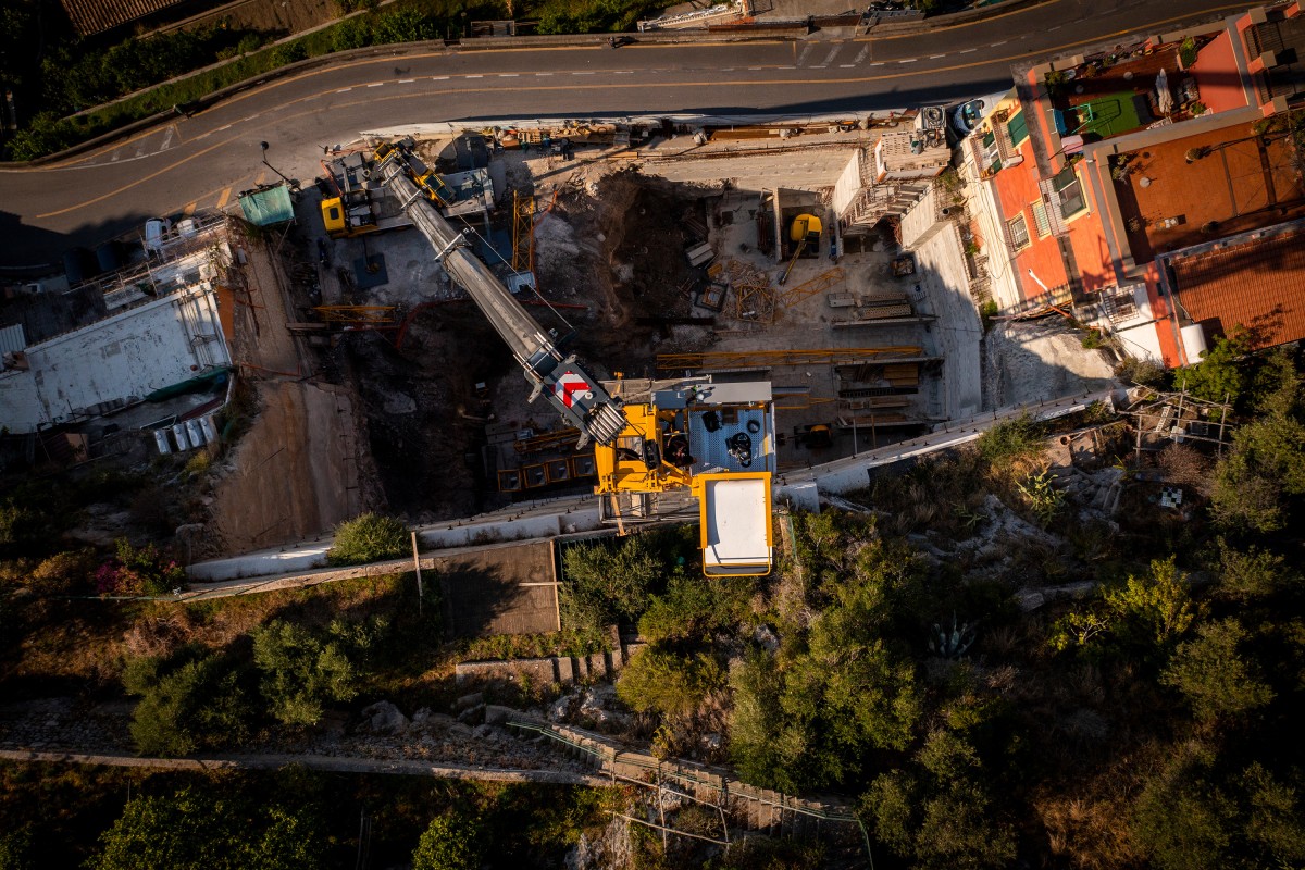 L'impresa di costruzioni Gemar sceglie le gru Potain e Grove per un importante progetto sulla Costiera Amalfitana