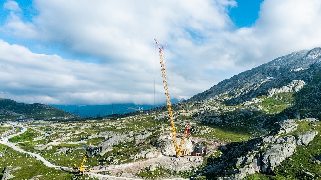 Tadano's CC 3800-1 Erects Wind Turbine on the Gotthard Massif