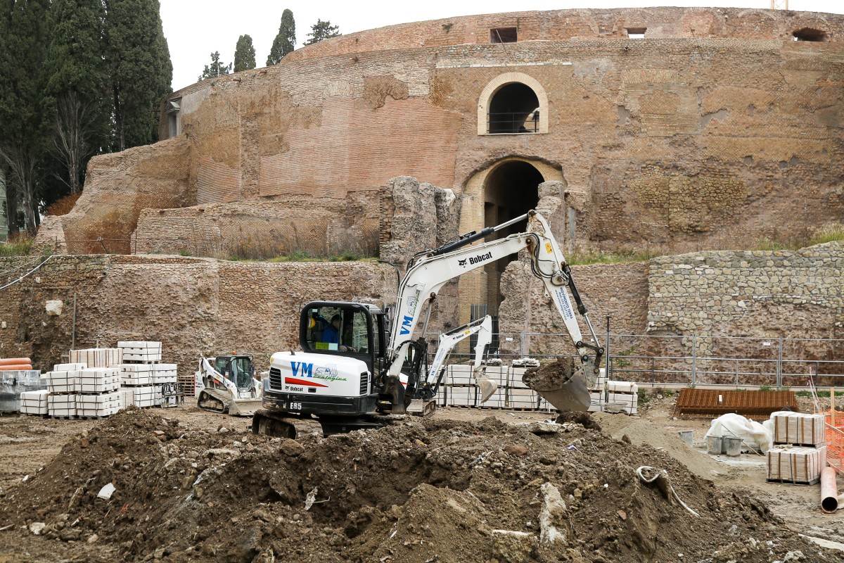 Cinque macchine Bobcat per il Mausoleo di Augusto a Roma