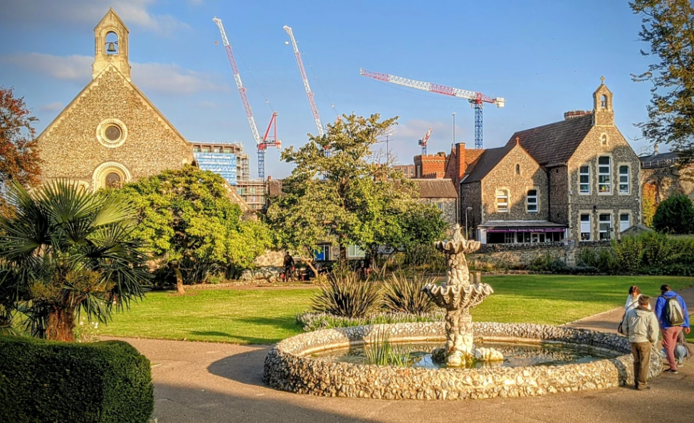 Bennets Cranes installa quattro gru Raimondi in Inghilterra