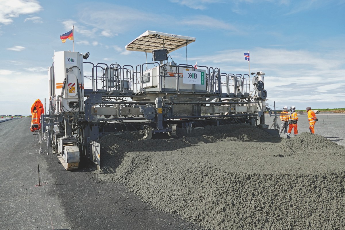 Concrete Paving with the SP 62i at Keflavik Air Base