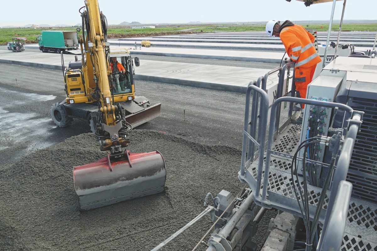 /storage/2022/05/concrete-paving-with-the-sp-62i-at-keflavik-air-base_629208a2acace.jpg