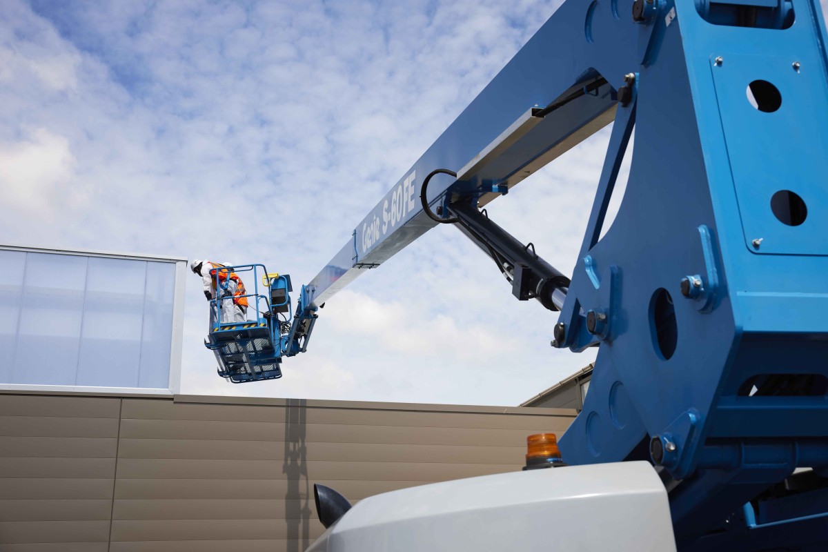 /storage/2022/05/genie-expands-electrichybrid-options-to-include-new-s-60-telescopic-boom_627e0531d5509.jpg
