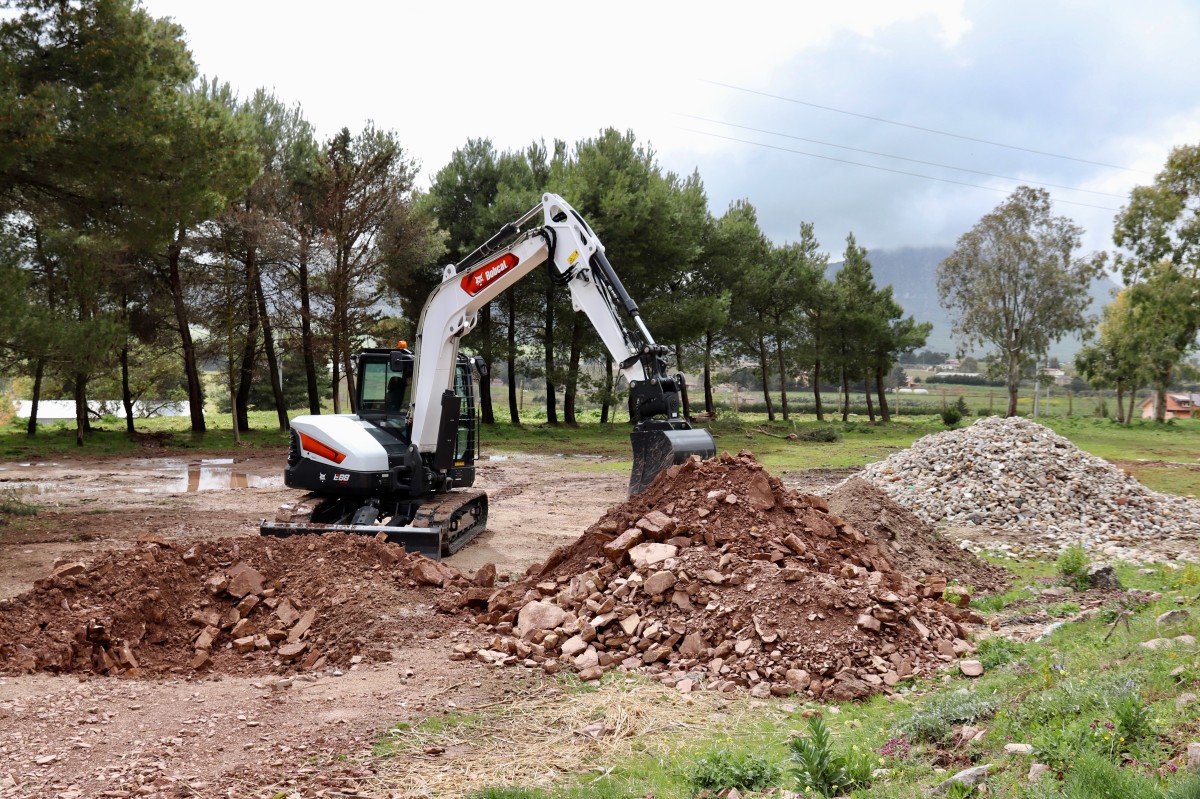 Bobcat lancia il nuovo midi escavatore E88 serie R2 da 8 t