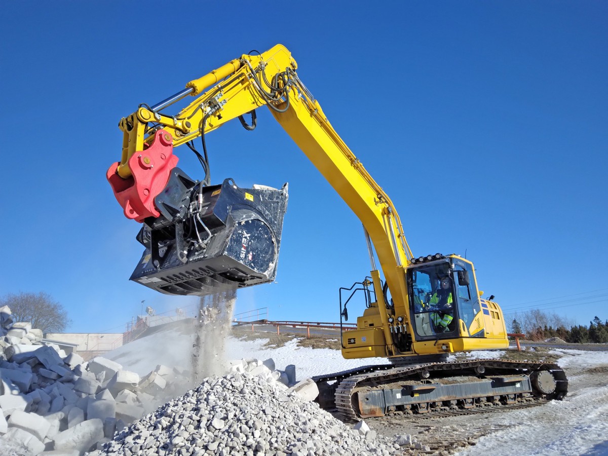 /storage/2022/06/crushing-of-reinforced-concrete-directly-on-site-with-the-simex-xbe-40-crusher-bucket_62b9bbff659b5.jpg