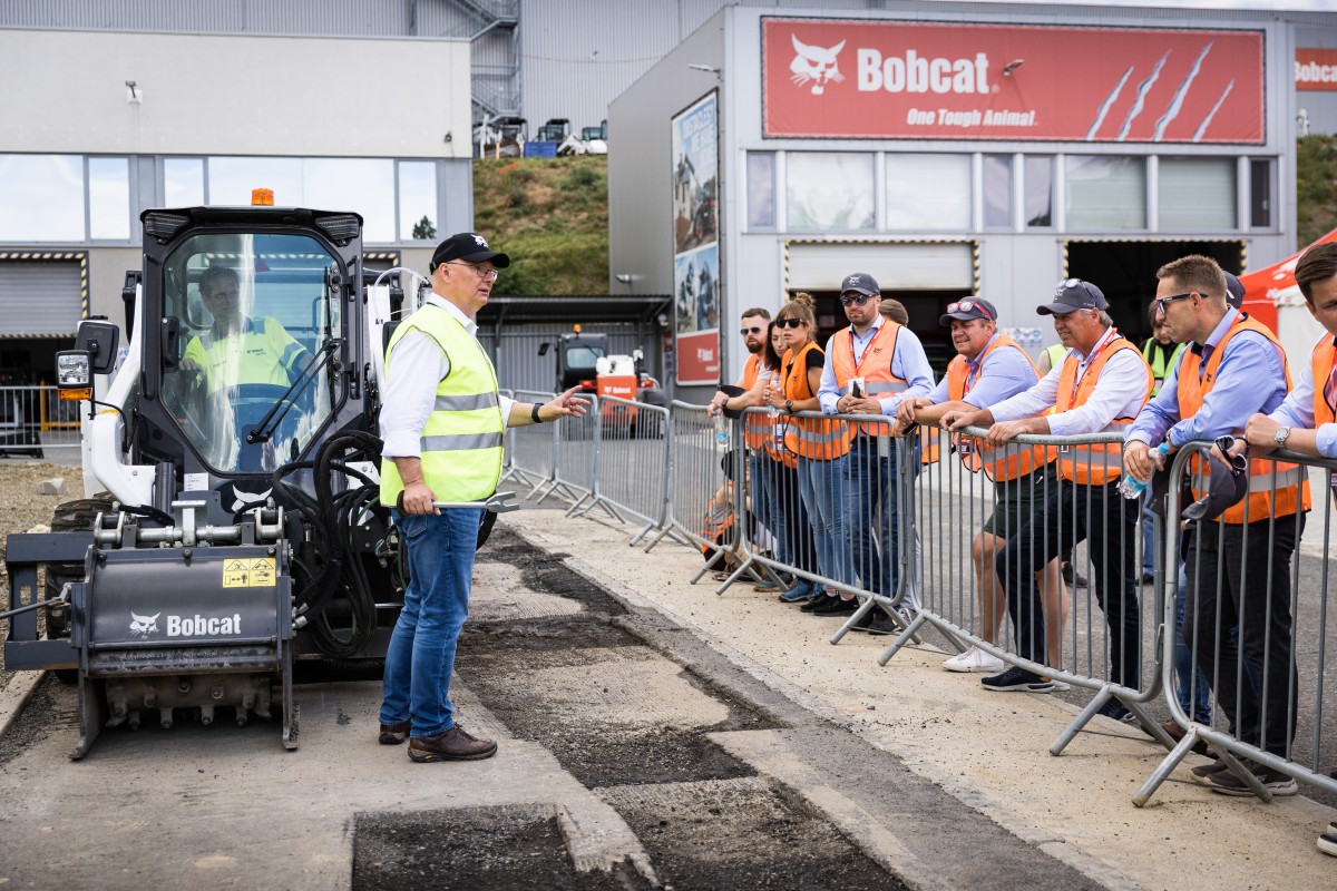 /storage/2022/06/exciting-previews-of-new-tech-at-bobcat-demo-days-2022_62ab0f42aa710.jpg