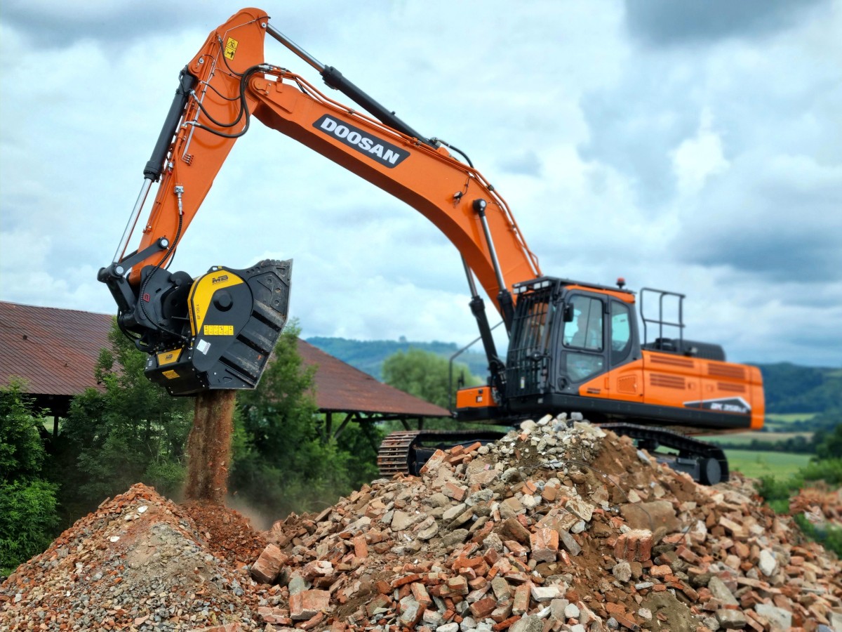 /storage/2022/07/mb-crushers-buckets-transform-the-construction-sites_62d7a6c8a5605.jpg