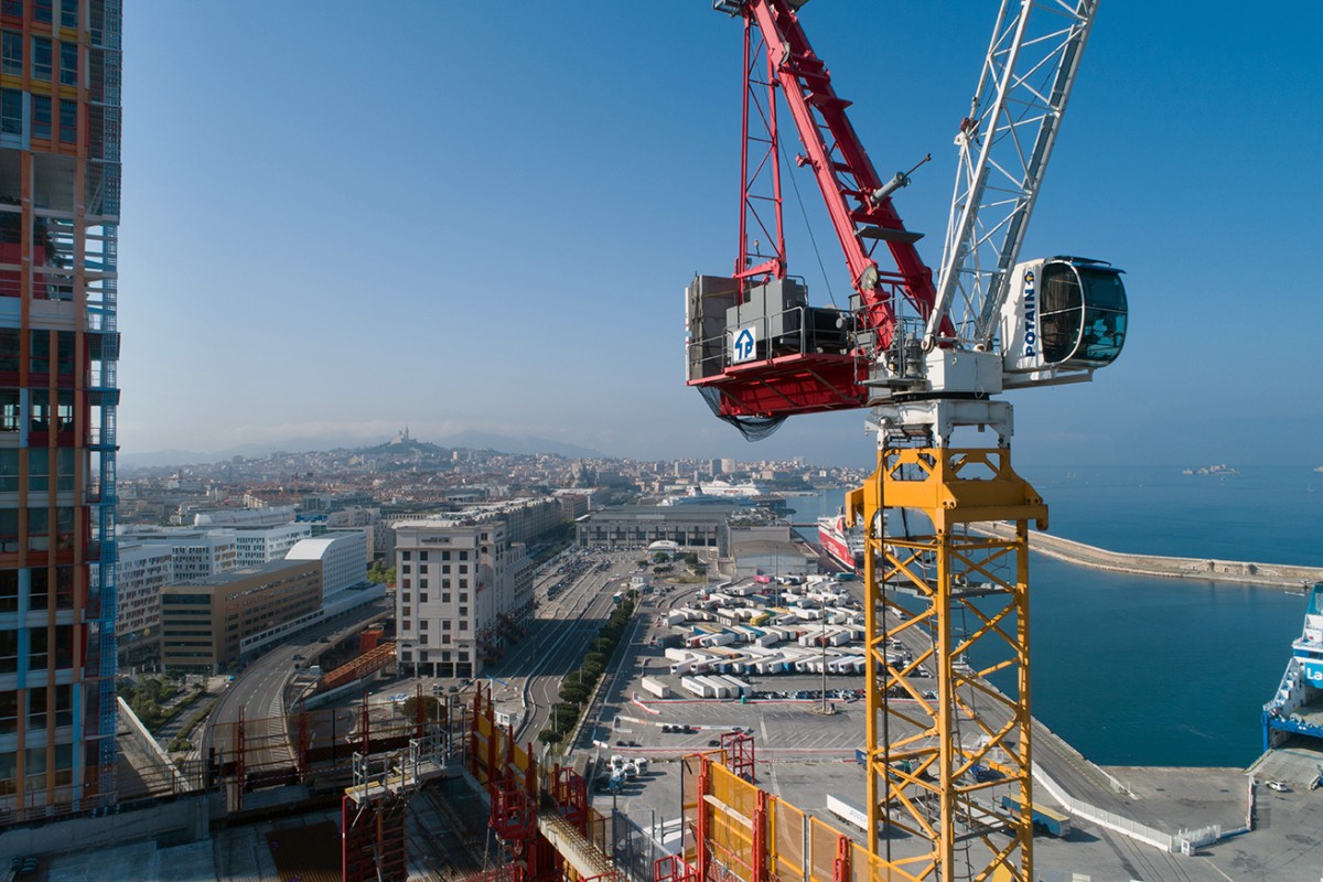 /storage/2022/09/potain-mr-295-luffing-jib-cranes-climb-to-new-heights-on-high-rise-project-in-southern-france_632d85363e5fd.jpg