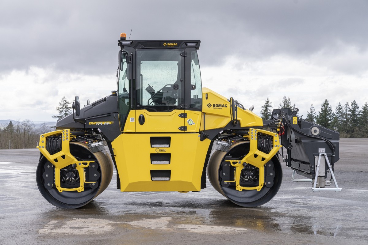 /storage/2022/11/bomag-mycockpit-gives-roller-professionals-a-choice-of-three-operating-concepts_6366b109db927.jpg