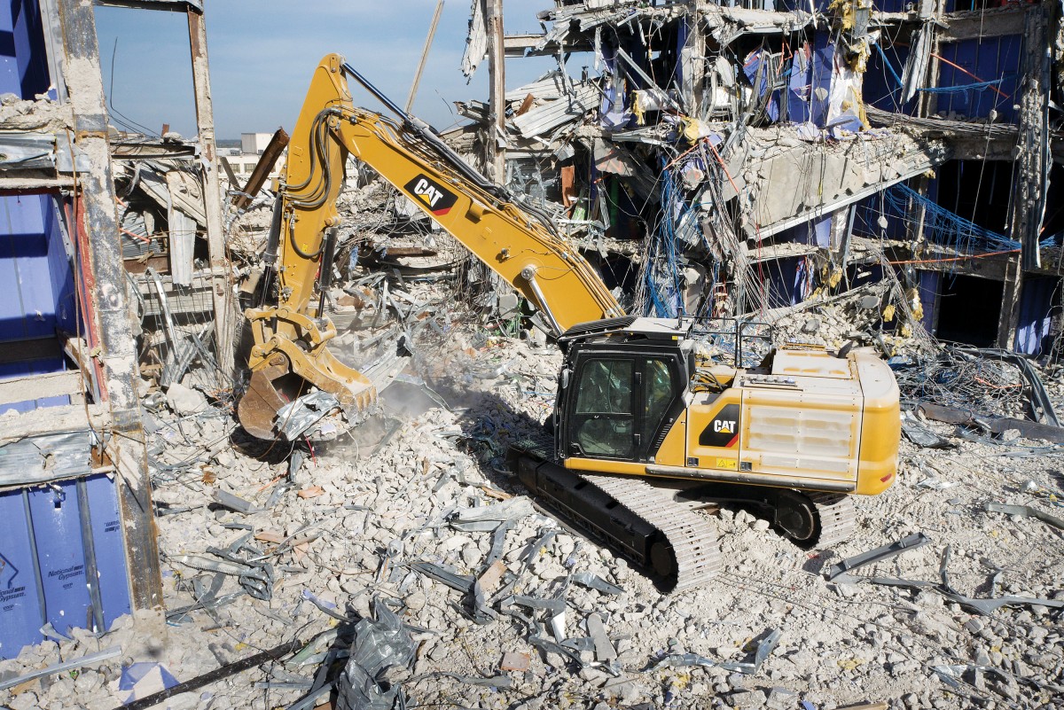 Cat Command remote control operation expands to Cat 349, 352, 374 and 395 large excavators