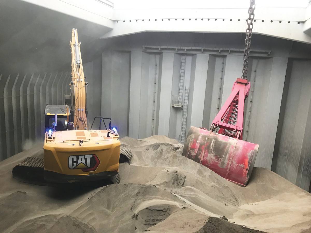 /storage/2022/11/cat-command-remote-control-operation-expands-to-cat-349-352-374-and-395-large-excavators_637511ba6467b.jpg