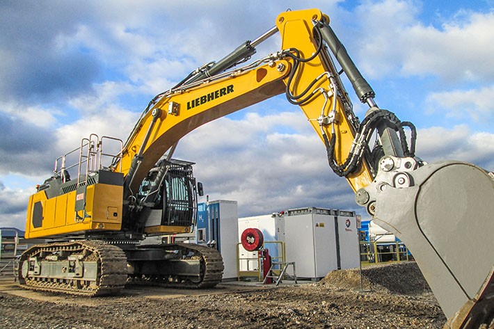 /storage/2022/11/liebherr-debuts-crawler-excavator-with-a-hydrogen-engine_6360c5ea843da.jpg