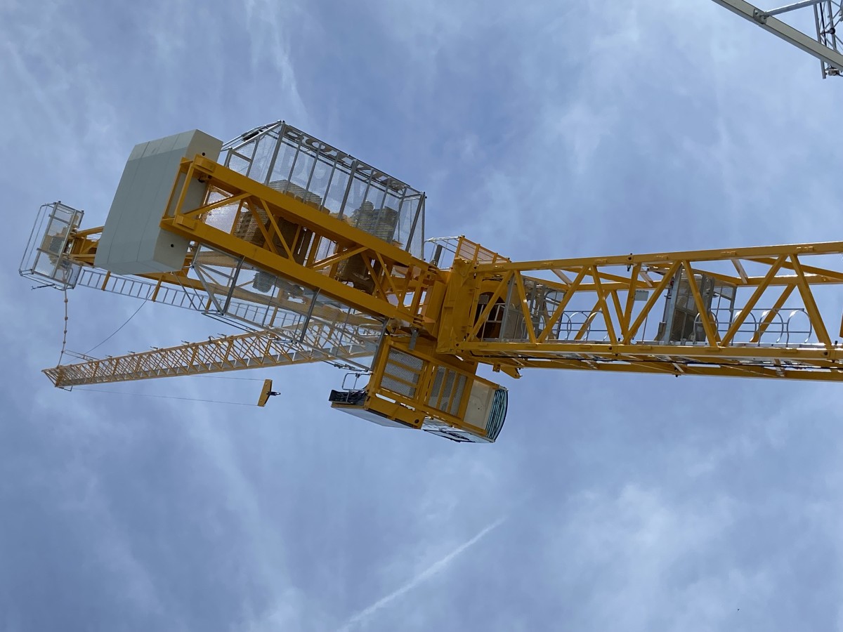 /storage/2022/11/potain-unveiled-first-in-new-generation-of-luffing-jib-tower-cranes_6366b02719f14.jpg