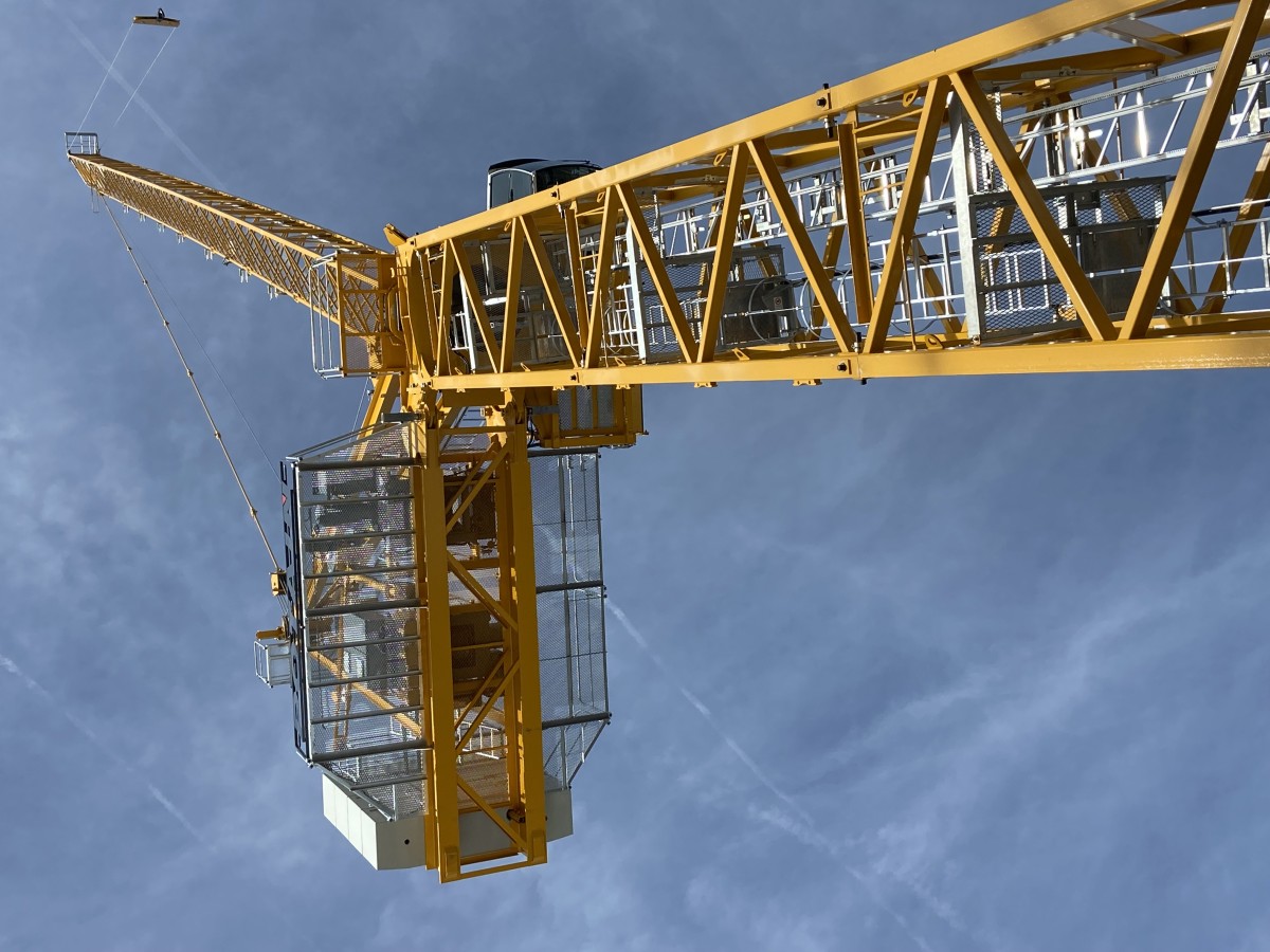 /storage/2022/11/potain-unveiled-first-in-new-generation-of-luffing-jib-tower-cranes_6366b027be0b1.jpg