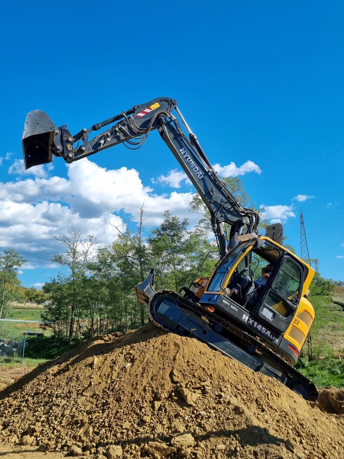 Il nuovo escavatore Hyundai HX145A LCR per Berti Sisto