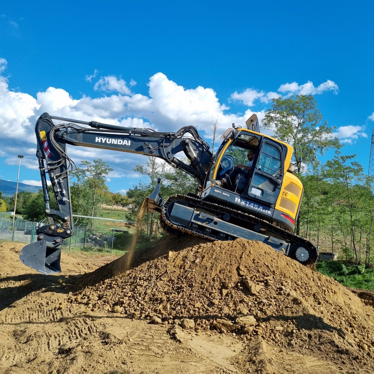 Il nuovo escavatore Hyundai HX145A LCR per Berti Sisto