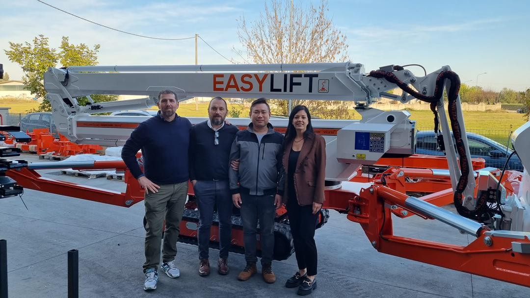 The Chinese company Maclift chooses Easy Lift spiders