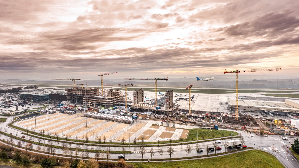 /storage/2023/04/liebherr-cranes-build-sustainable-office-building-at-luxembourg-airport_643bc0ff16186.jpg