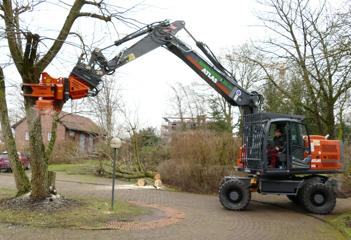 Mobility in tree maintenance with the Atlas 190W mobile excavator
