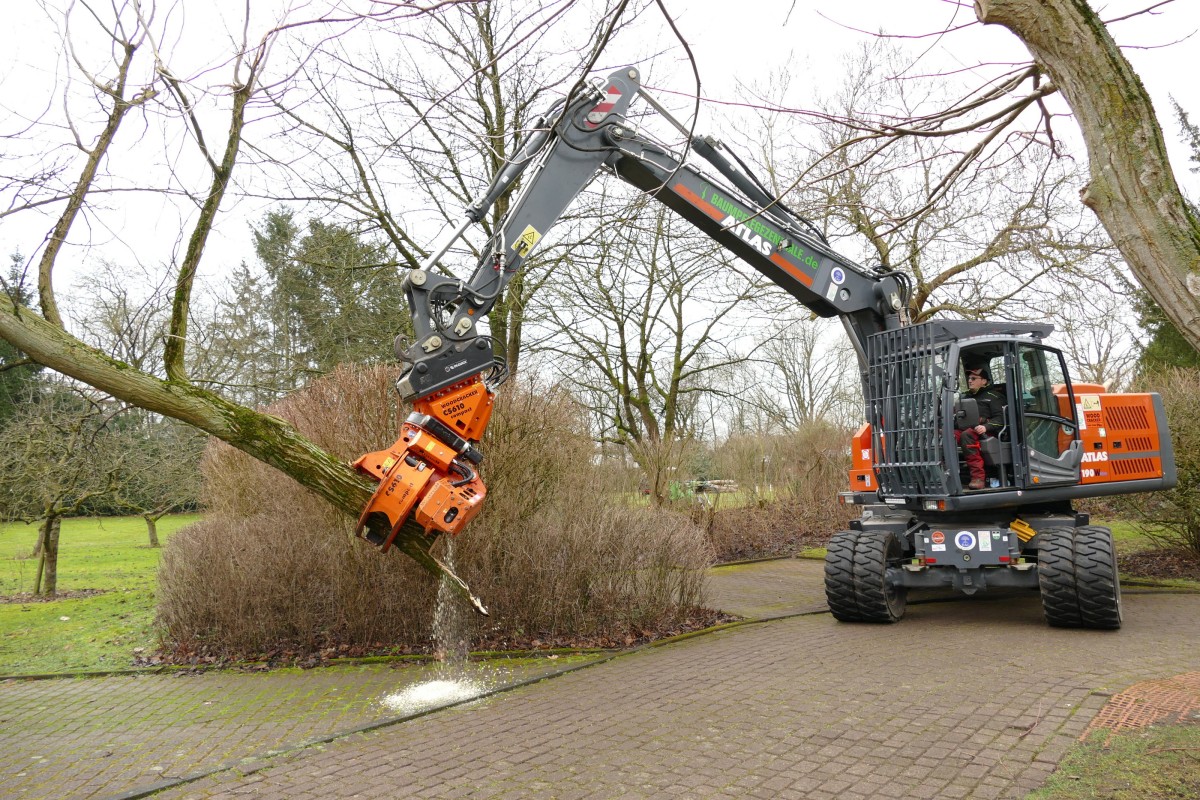 /storage/2023/04/mobility-in-tree-maintenance-with-the-atlas-190w-mobile-excavator_6433cc6e302a9.JPG