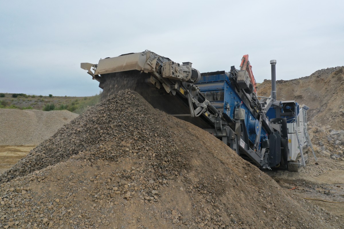 First Practical Application of the New Impact Crusher MOBIREX MR 130i PRO