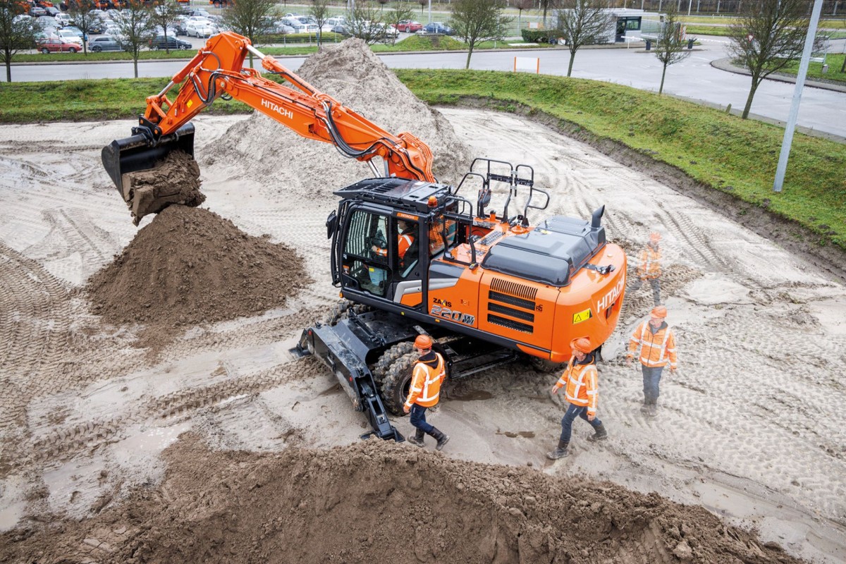 Hitachi presents new electric model and Premium Rental programme at IRE
