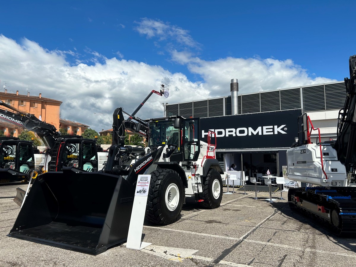 Hidromek exhibited innovative machines at SaMoTer 2023