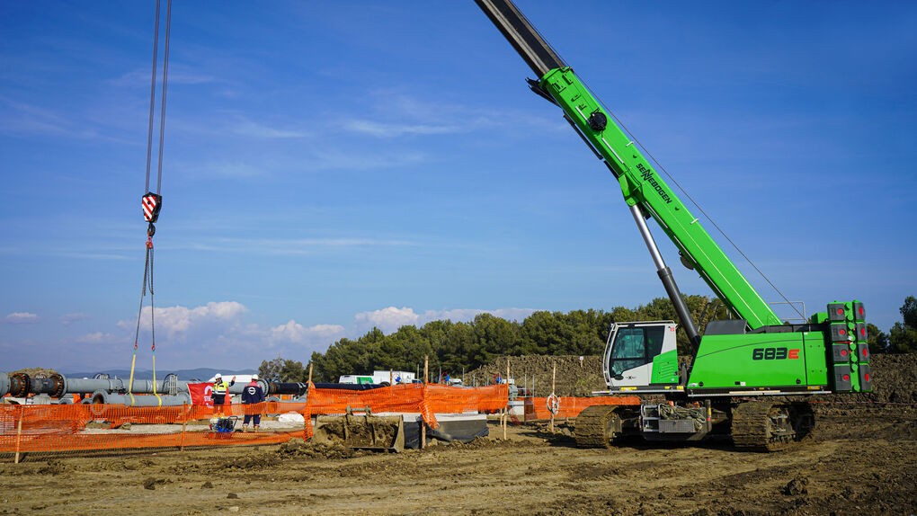 Sennebogen's 683 E telescopic crane in pipeline construction