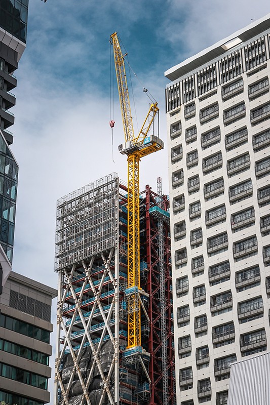 /storage/2023/06/liebherr-cranes-at-work-on-the-tallest-residential-building-in-new-zealand_6485b2e2bd7b7.jpg