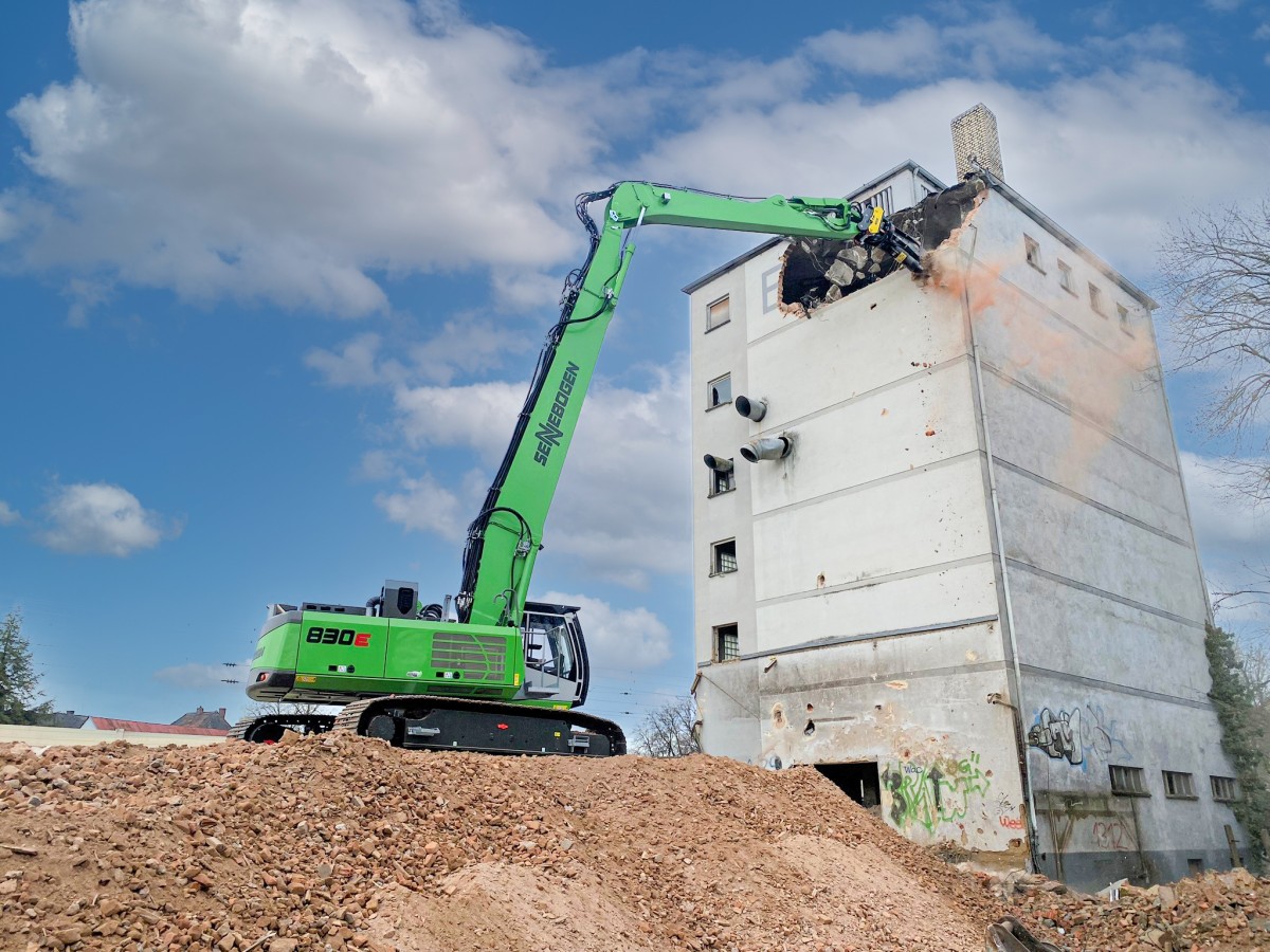 Sennebogen: Building demolition in two days with 45 t demolition excavator
