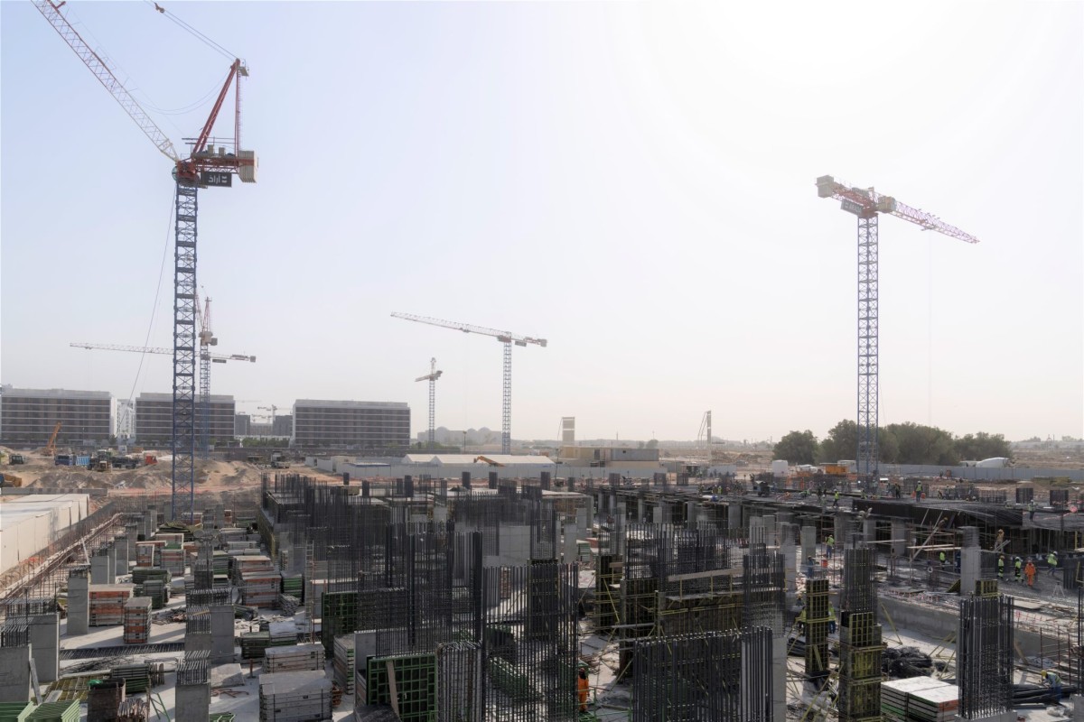 /storage/2023/07/eight-raimondi-flat-top-tower-cranes-deployed-in-sharjah-uae_64bcd069c5a44.jpg