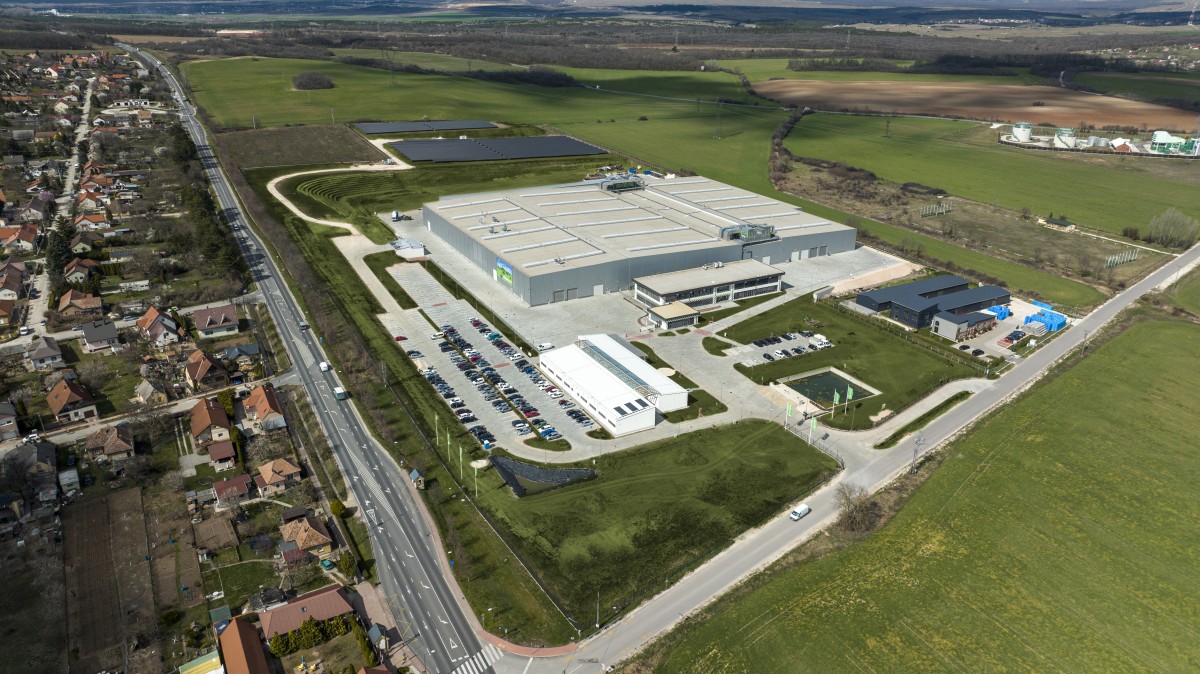 Sennebogen opens new steel plant in Hungary to meet growing demand