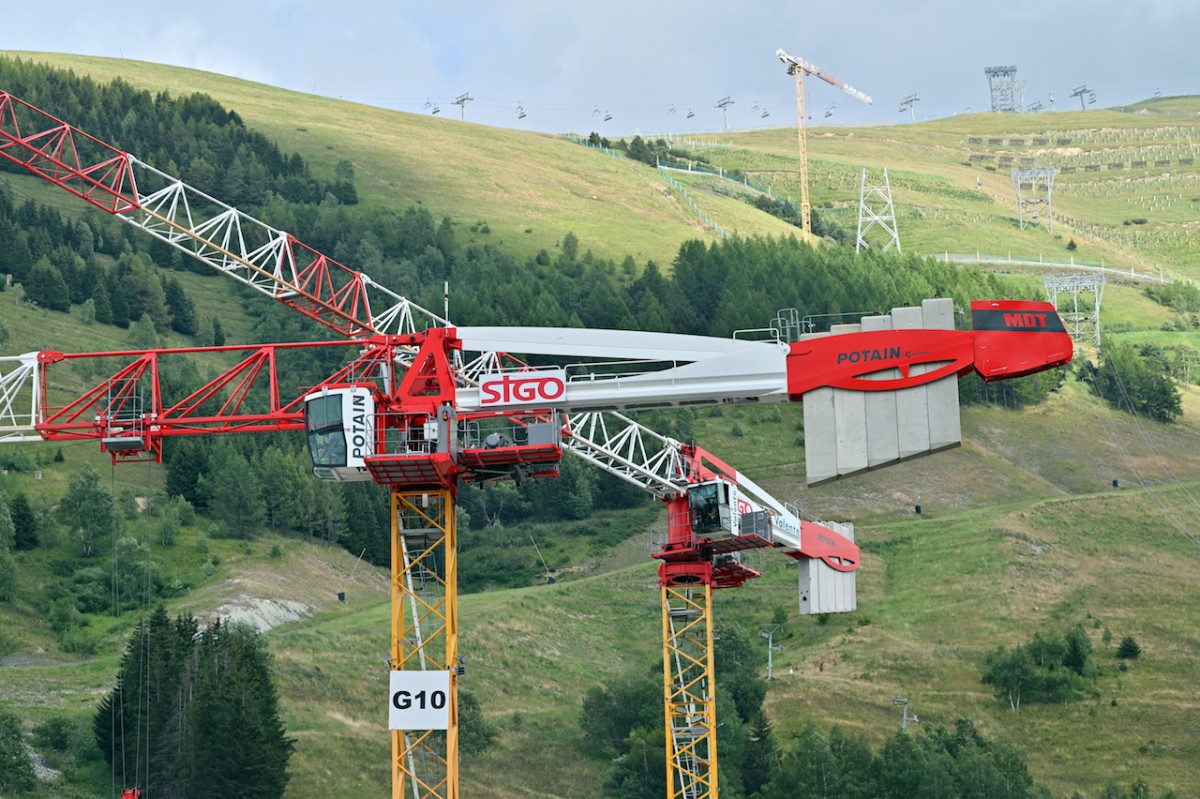 /storage/2023/10/potain-tower-cranes-triumph-in-remote-french-alps-cable-car-project_65192ef99657b.jpg