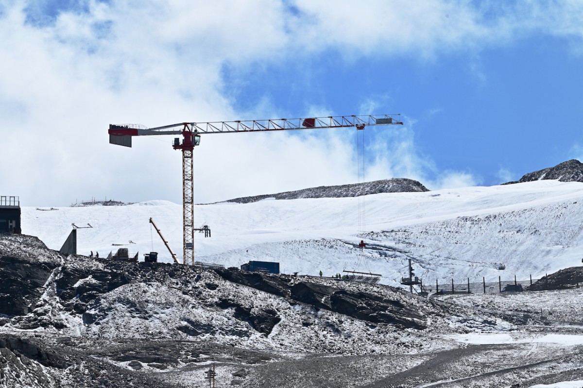 /storage/2023/10/potain-tower-cranes-triumph-in-remote-french-alps-cable-car-project_65192efa5322a.jpg
