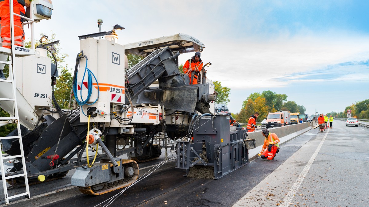 String Paving OnSite News | Stringless concrete paving on the A 43 with AutoPilot 2.0