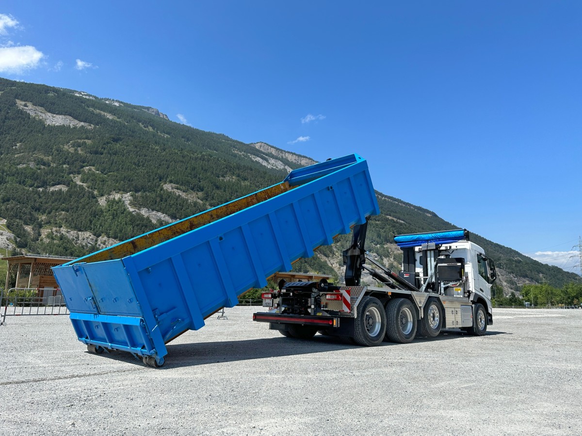 /storage/2023/11/hiab-launches-two-new-multilift-hooklifts_654e16fac146a.jpg