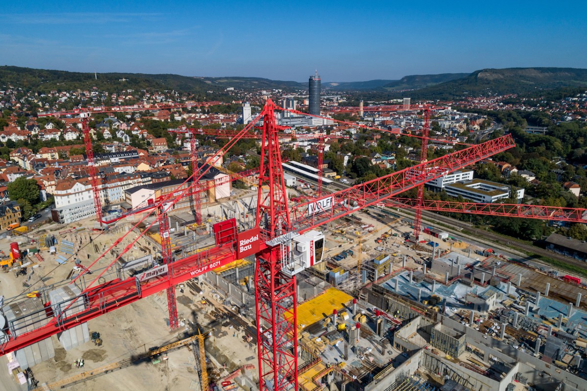 /storage/2023/12/eight-wolff-cranes-help-build-new-zeiss-site-in-jena_657d72a0cd1ed.jpg