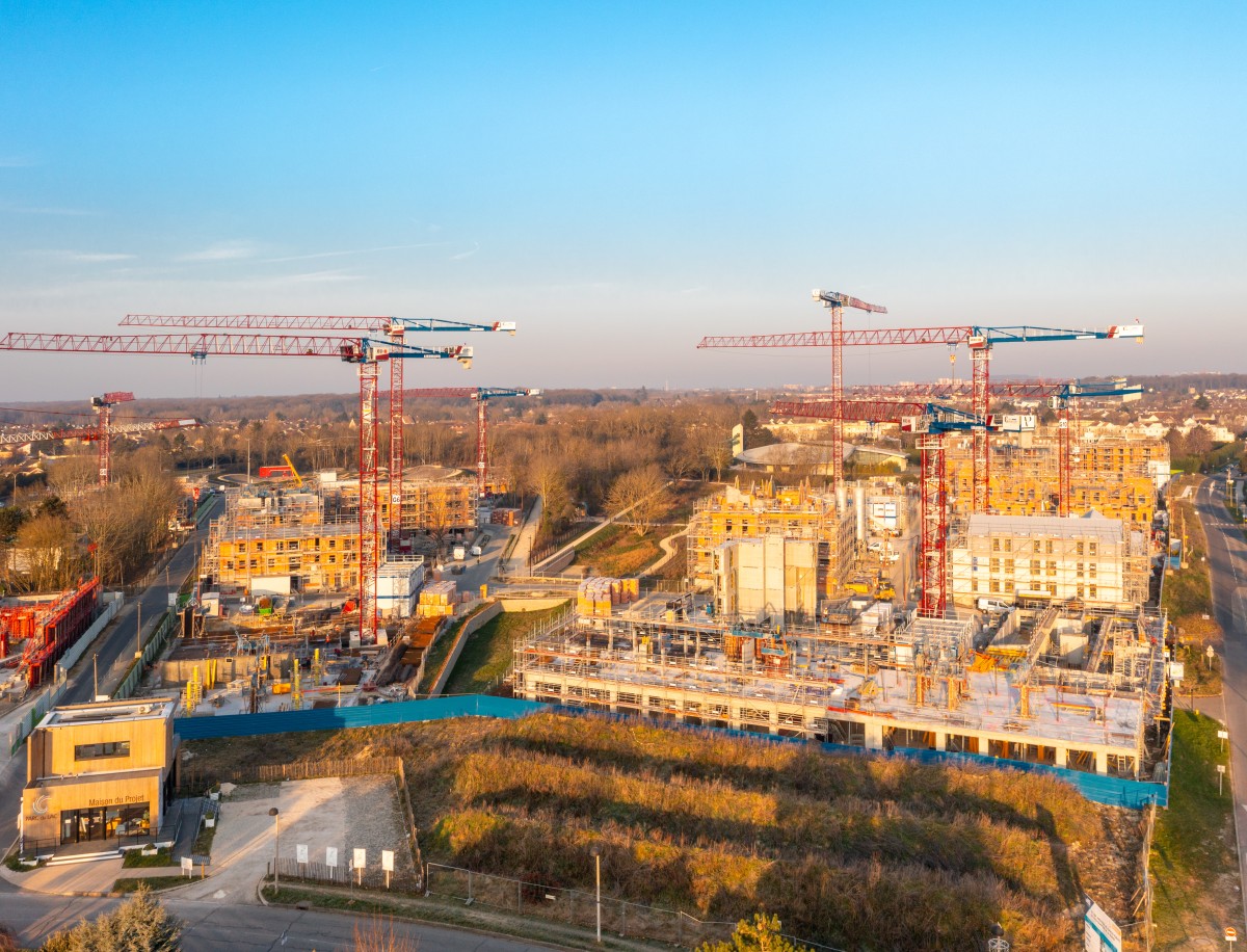 /storage/2023/12/liebherr-cranes-build-residential-and-business-district-near-paris_656dcac6e5c8d.jpg